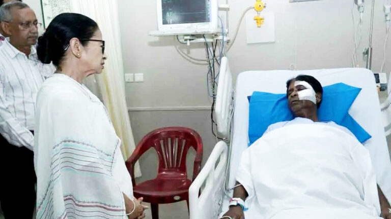 BJP সাংসদ খগেন মুর্মুকে দেখতে হাসপাতালে মুখ্যমন্ত্রী