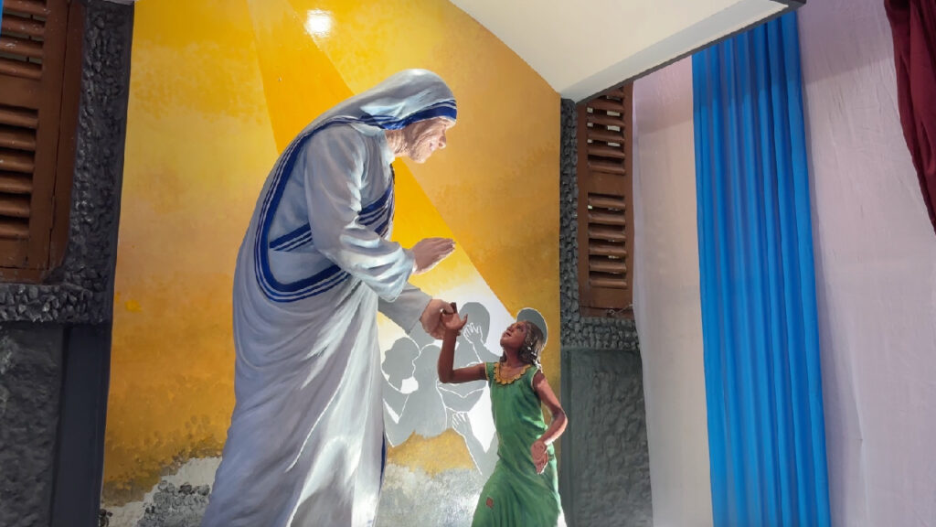 Mother Teresa: মিশনারিজ অফ চ্যারিটির সদর দপ্তরের বাইরে উন্মোচিত হল মাদার টেরেজার মূর্তি