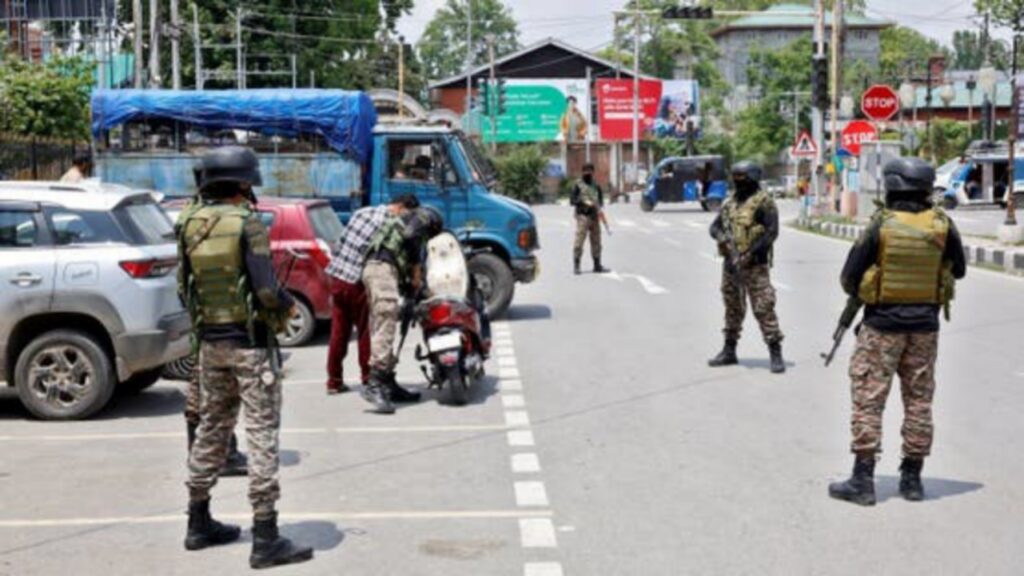 দ্রোহের আগুনে জ্বলছে পাক অধিকৃত কাশ্মীর, পাকসেনার গুলিতে মৃত্যু আট নাগরিকের