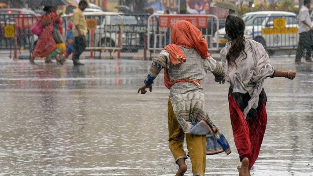 Weather Update: আজ একাদশী, জেনে নিন কেমন থাকবে রাজ্যের আবহাওয়া 