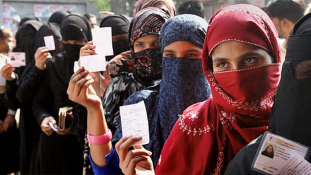 Bihar Elections: বোরখা তুলে মহিলাদের পরিচয় যাচাইয়ের আর্জি বিজেপির, পাল্টা আক্রমণে আরজেডি