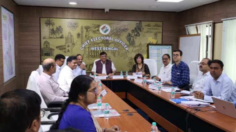 বঙ্গে ভোটের প্রস্তুতি শুরু! SIR নিয়ে রাজারহাট ও বারাসতে বৈঠকে নির্বাচন কমিশনের প্রতিনিধি দল