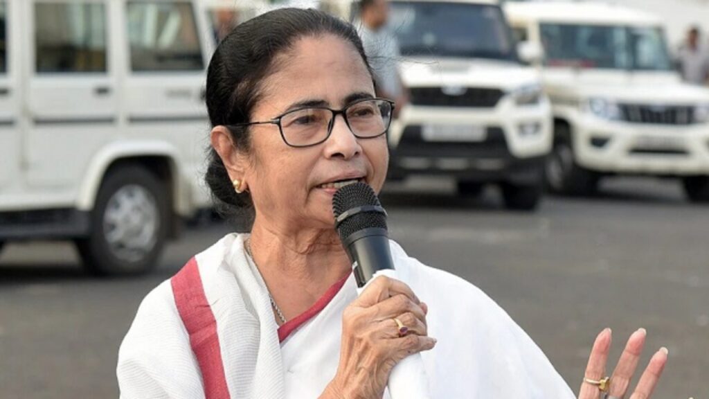 পুনর্নির্মাণের কাজ চলছে, কেন্দ্রের সাহায্যের অপেক্ষায় বসে নেই বাংলা, উত্তরবঙ্গে রওনা হওয়ার আগে আত্মপ্রত্যয়ী মমতা