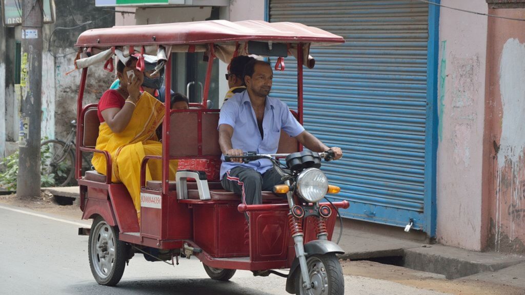নথিবদ্ধকরণের কাজ মিটলেই টোটো চালকদের হাতে ড্রাইভিং লাইসেন্স বিতরণ