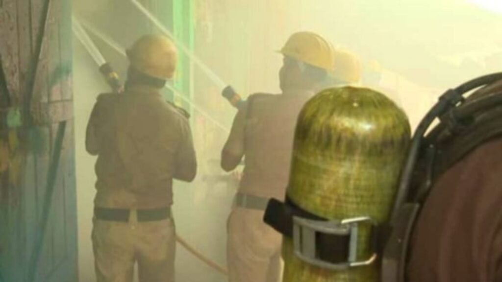 ভাইফোঁটার সকালে অগ্নিকাণ্ড! আমহার্স্ট স্ট্রিট এলাকার প্রিন্টিং প্রেসে আগুন