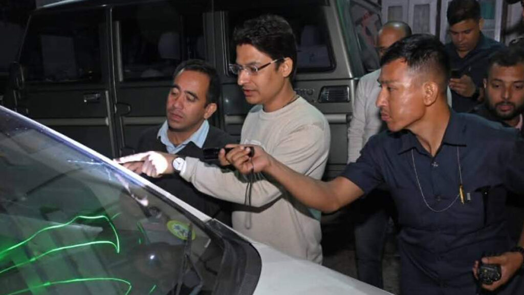 বিপর্যস্ত এলাকা পরিদর্শনে গিয়ে এবার হামলার মুখে সাংসদ রাজু বিস্তা, উত্তরে কি ক্ষোভ বাড়ছে BJP-র প্রতি?