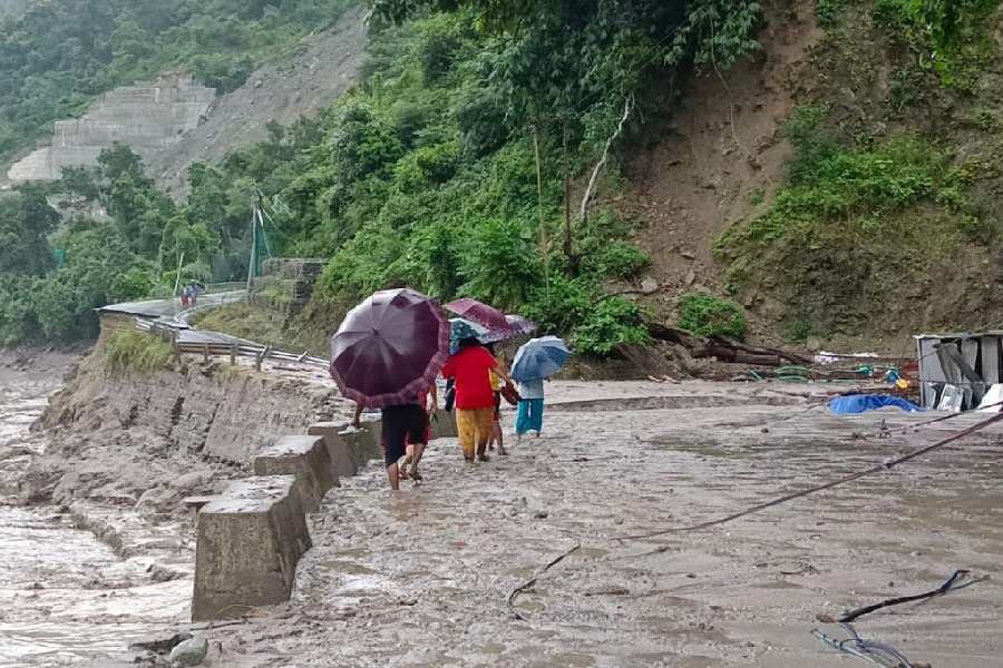 ছাপিয়ে গেল দ্বিতীয়ার কলকাতাকেও! উত্তরে কোথায়, কত বৃষ্টি হল একরাতে?