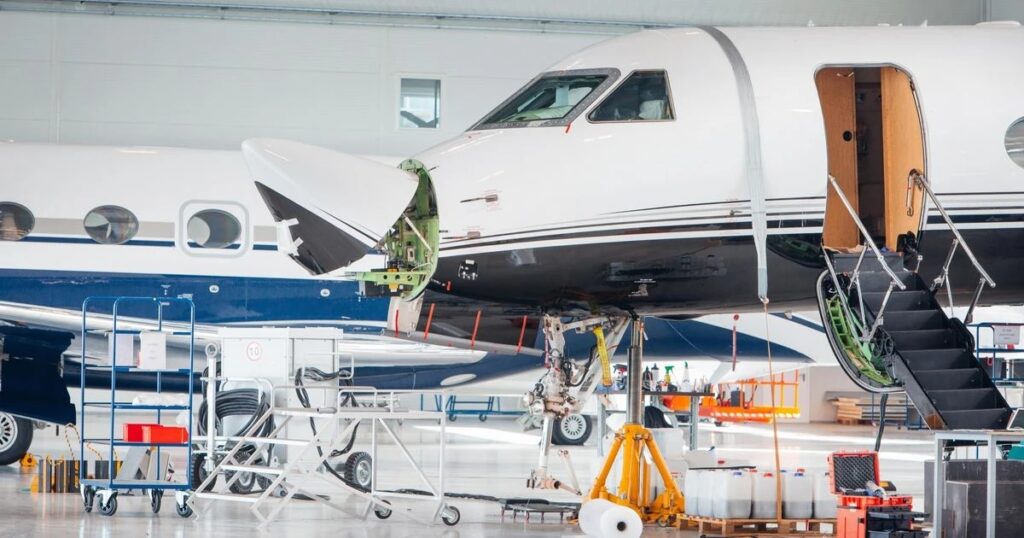 উত্তরপ্রদেশে রানওয়ে থেকে ছিটকে পড়ল বিমান, বরাত জোরে অক্ষত যাত্রীরা