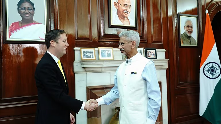 বাণিজ্য চুক্তি ও Tariff টানাপড়েনের মাঝে জয়শঙ্করের সঙ্গে বৈঠক মার্কিন কূটনীতিকের, কেন?