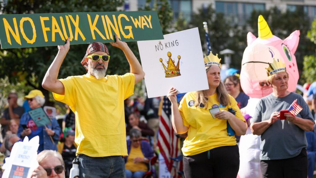 রাজপথে জনতা! ট্রাম্পের বিরুদ্ধে ফের ‘নো কিংস’ স্লোগান মার্কিন মুলুকে