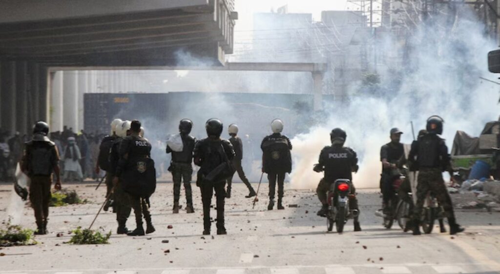Pakistan: গাজা ইস্যুতে উত্তাল পাকিস্তান, মুরিদকেতে TLP-র সঙ্গে পুলিশের সংঘর্ষে নিহত অন্তত ৪