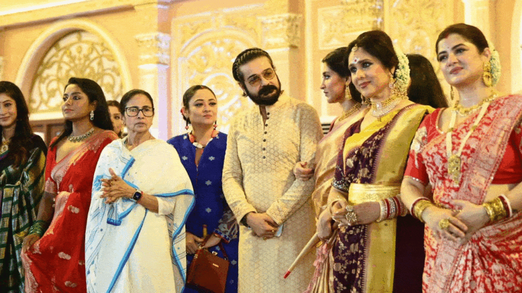 নজির গড়ল দুর্গাপুজো কার্নিভাল ২০২৫, মঞ্চে চাঁদের হাট! অংশগ্রহণে সেঞ্চুরি পার