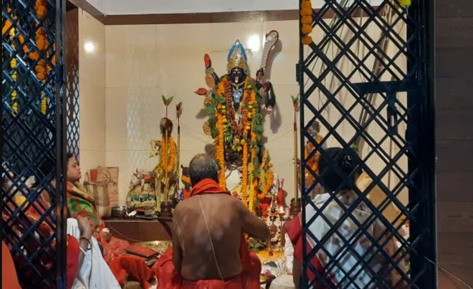 কালী ও তন্ত্র: তামসিক দেবীর সাধনপথের আখ্যান