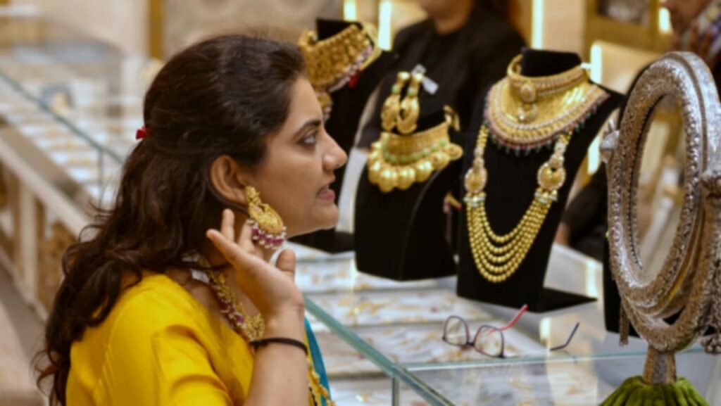 Dhanteras 2025: আজ ধনতেরাসে সোনা কিনবেন? তার আগে জেনে নিন দাম