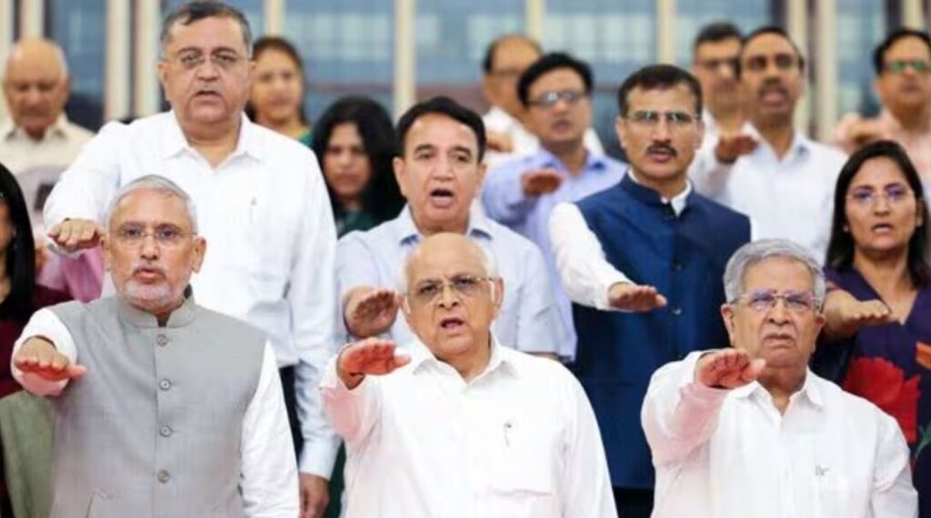 মোদীর রাজ্য গুজরাতে একযোগে ১৬ মন্ত্রীর ইস্তফা, কারণ কী?