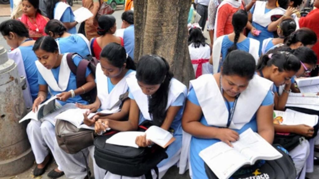 বছর ঘুরলেই ভোট এগোচ্ছে উচ্চ মাধ্যমিকের দ্বিতীয় সেমিস্টারের পরীক্ষা?