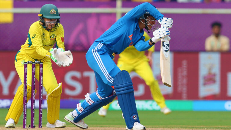 ICC women’s WorldCup: রেকর্ডের বন্যা স্মৃতির, অজিদের সামনে রানের পাহাড় হরমনপ্রীতদের