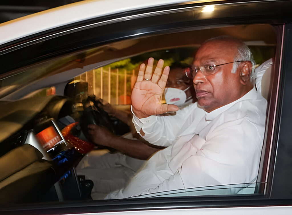 আজ হাসপাতাল থেকে ছাড়া পেলেন কংগ্রেস সভাপতি মল্লিকার্জুন খাড়গে