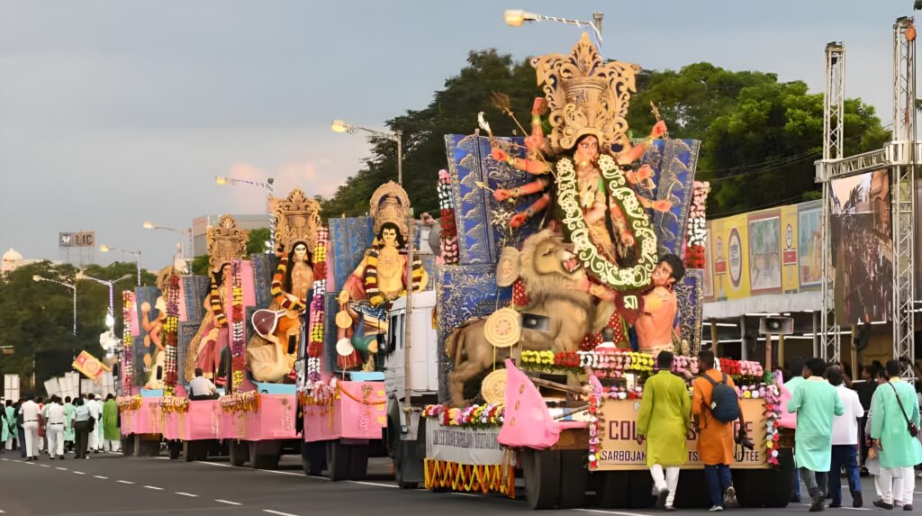 ৫ অক্টোবর রেড রোডে দুর্গাপুজোর কার্নিভ্যাল, যান নিয়ন্ত্রণে প্রস্তুত লালবাজার