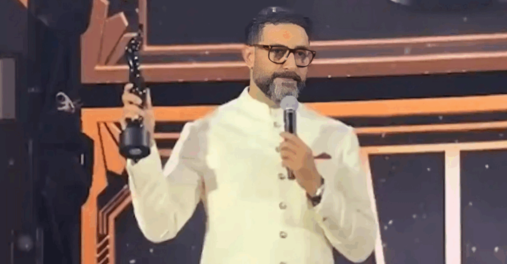 ২৫ বছরের অপেক্ষার অবসান! সেরা অভিনেতার পুরস্কার পেলেন অভিষেক বচ্চন,কাদের উৎসর্গ করলেন এই পুরস্কার?