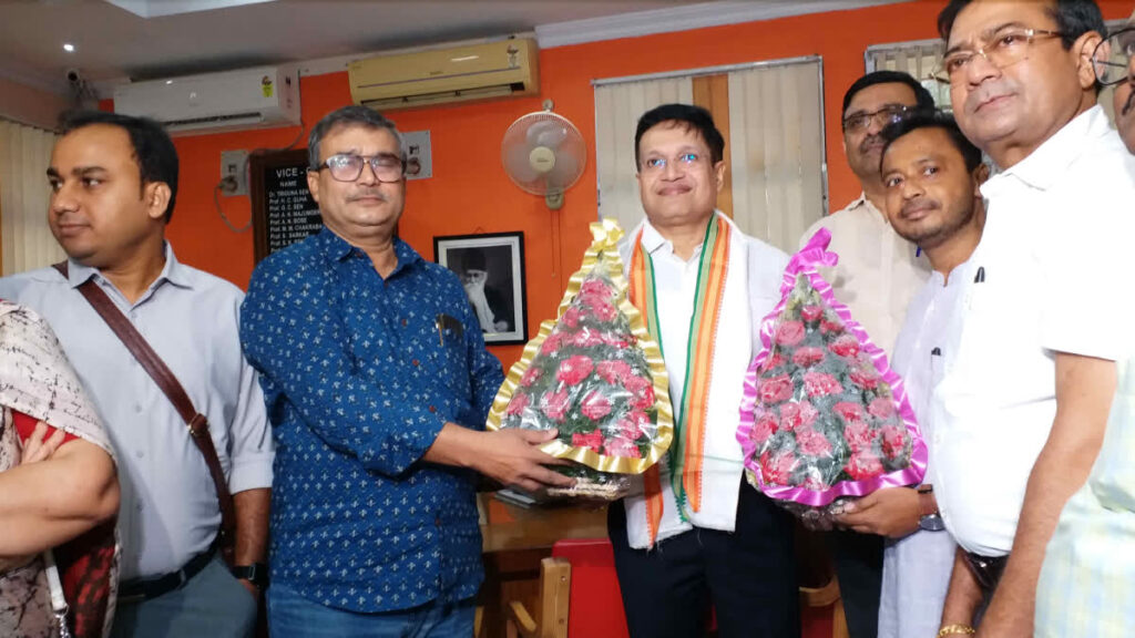 দীর্ঘ অপেক্ষার শেষ, যাদবপুর বিশ্ববিদ্যালয়ে নতুন উপাচার্য চিরঞ্জীব ভট্টাচার্য