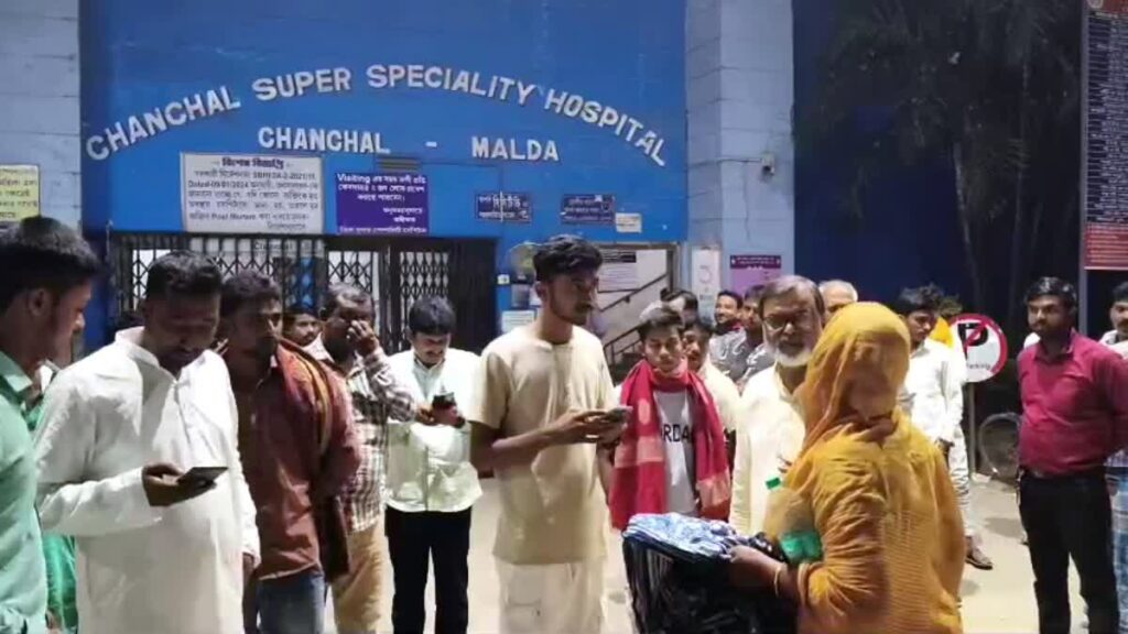 ভোটার কার্ডে  বাবার নামের ভুল, SIR আতঙ্কে আত্মহত্যার চেষ্টা মালদহের যুবকের