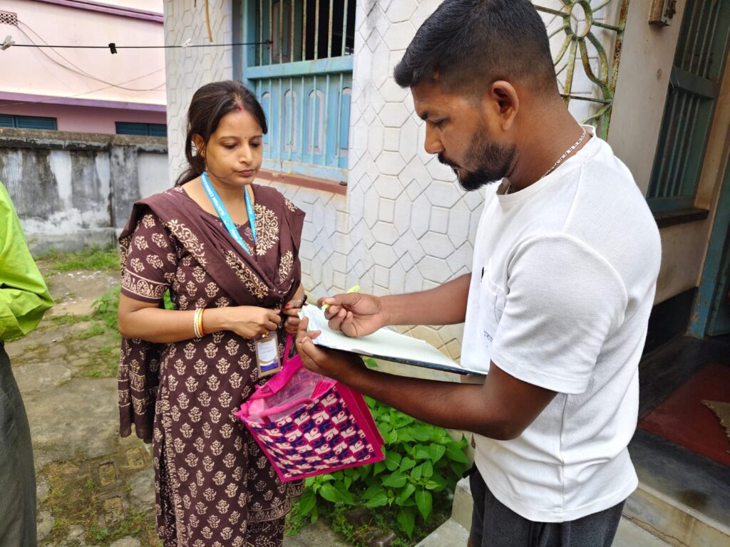 SIR in Bengal: বিভ্রান্তি নিয়েই কাজ শুরু BLO-দের, প্রথমদিনে বিলি ত্রিশ লক্ষ ফর্ম