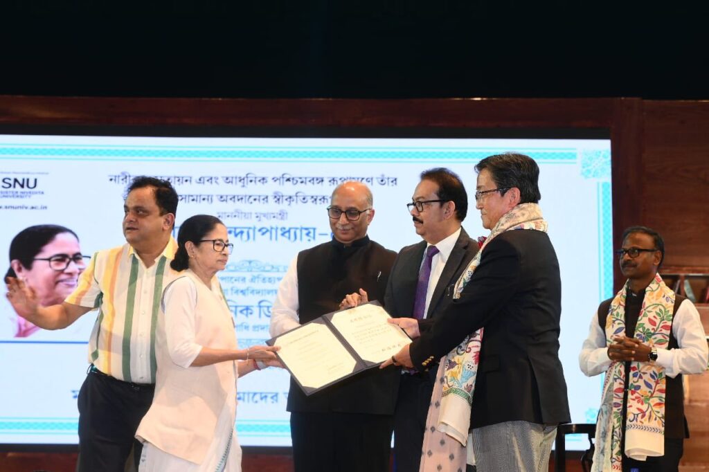 ‘নিজেকে উৎসর্গ করেছেন দরিদ্র নারীদের জন্য’, মমতাকে ডি-লিট সম্মান জাপানের বিশ্ববিদ্যালয়ের