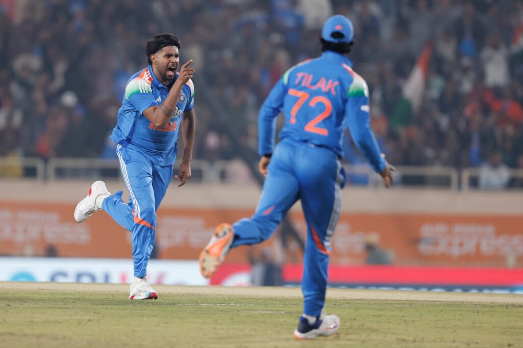 IND v SA, 1st ODI:  ধোনির শহরে প্রোটিয়া বধ, সিরিজে এগিয়ে গেলেন রাহুলরা