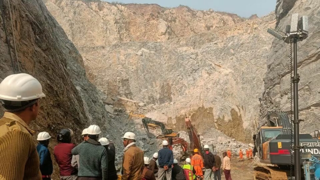 উত্তরপ্রদেশে খনিতে ধস, মৃত ২ নিখোঁজ অনেকে