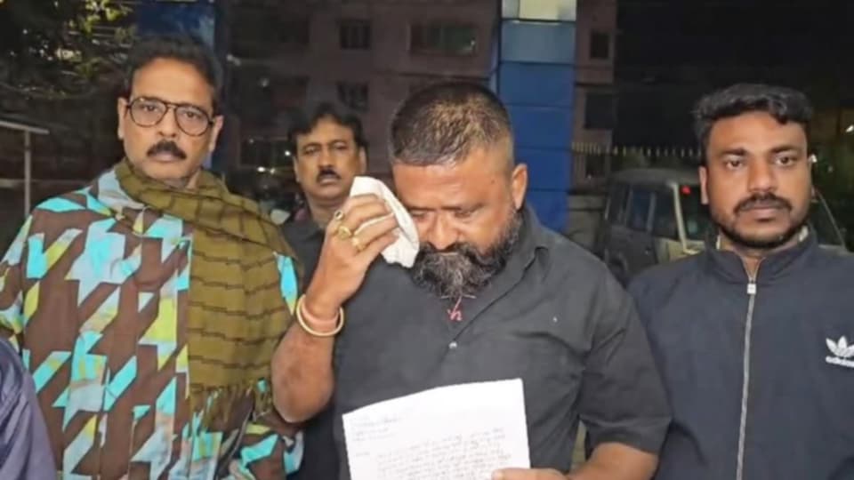 ছাব্বিশের আগে BJP-তে ফের গোষ্ঠীদ্বন্দ্ব! মহেশতলায় গরম চায়ে কর্মীর চোখ ঝলসে দেওয়ার অভিযোগ