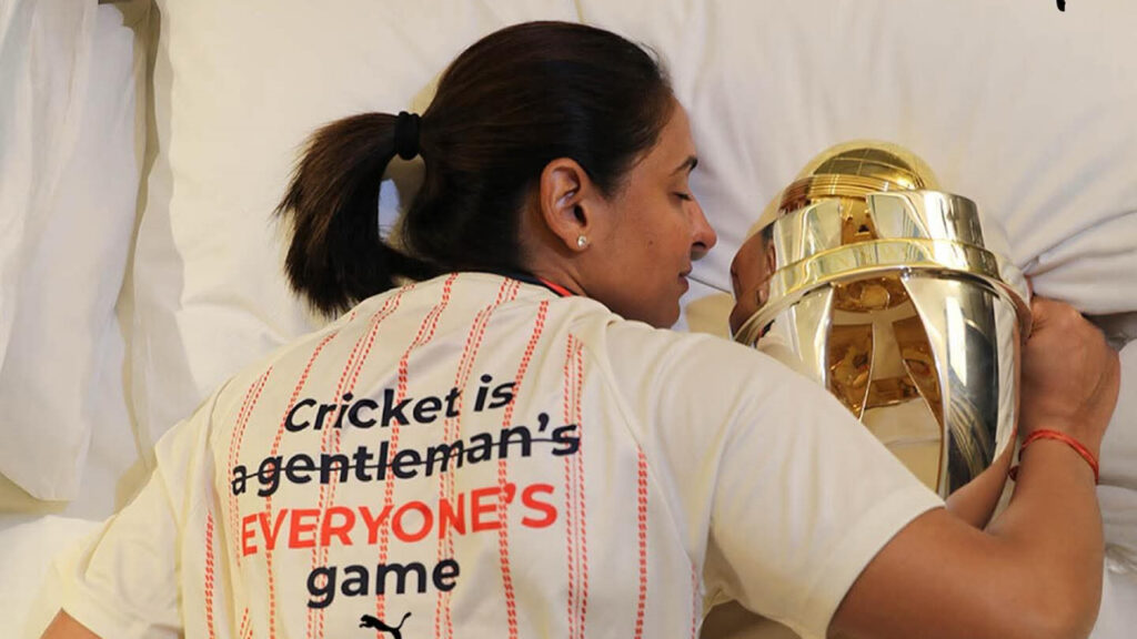 এক ছবিতেই ঘুচল বাইশ গজের লিঙ্গবৈষম্য! নতুন ইতিহাস লিখলেন হরমনপ্রীত