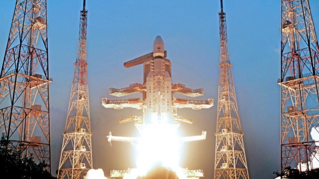 ফের ইতিহাস গড়ল ISRO, সফলভাবে মহাকাশে পাড়ি দিল ‘বাহুবলী’ রকেট