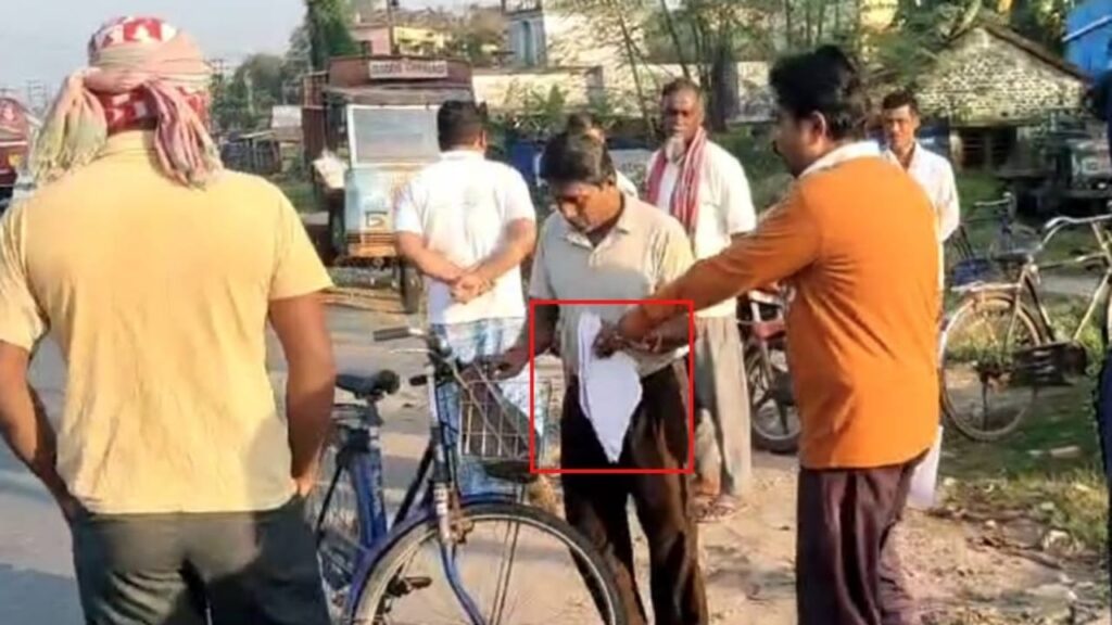 SIR in Bengal: রাস্তায় গড়াগড়ি খাচ্ছে ফর্ম! অভিযোগের তীর BJP-র BLA-র বিরুদ্ধে