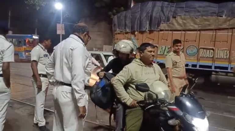 দিল্লি বিস্ফোরণের পর কলকাতায় কড়া নজরদারি, রাস্তায় শুরু নাকা চেকিং
