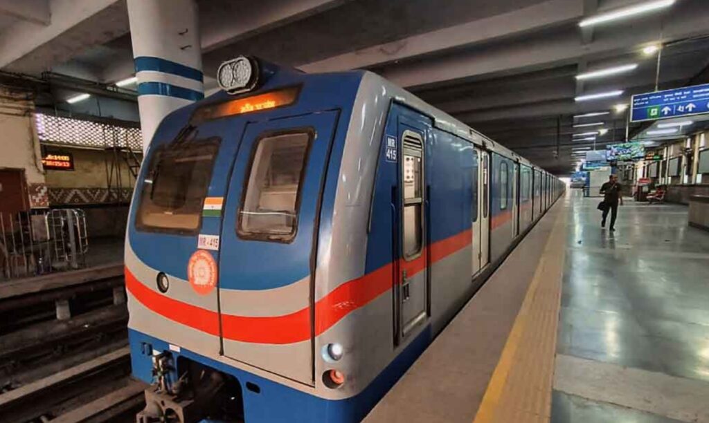 Kolkata Metro: ব্লু লাইনের আধুনিকীকরণে নামল কলকাতা মেট্রো, বাড়ছে নিরাপত্তা ও যাত্রী সুবিধা