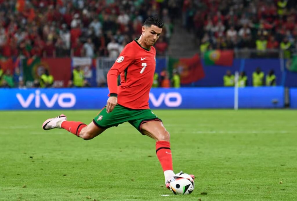 “শিগগিরই বুটজোড়া তুলে রাখব”— অশ্রুসজল কণ্ঠে অবসরের ঘোষণা ক্রিশ্চিয়ানো রোনাল্ডোর !