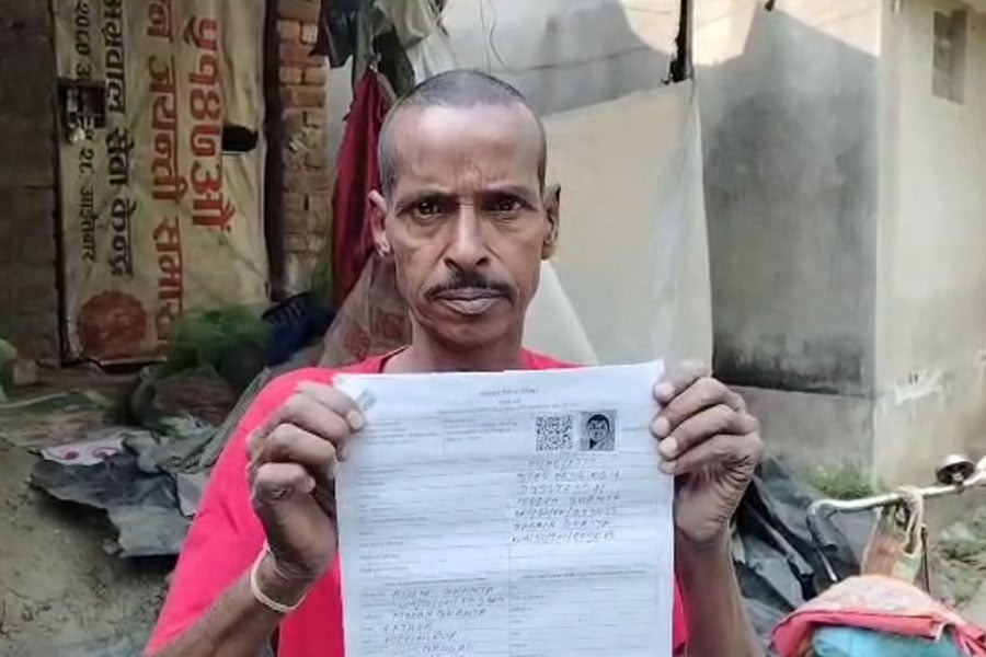 SIR ফর্মে ভয়াবহ গলদ, পুরুষের জায়গায় মহিলার ছবিতে চাঞ্চল্য কোলাঘাট