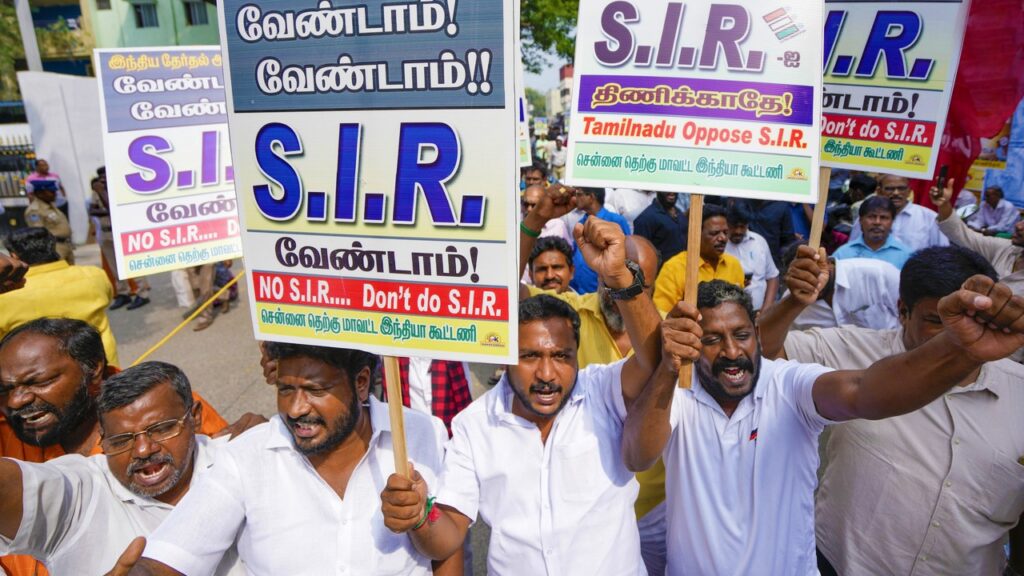 অতিরিক্ত চাপ, SIR-র কাজ বয়কট তামিলনাড়ুর রাজস্ব কর্মচারীদের