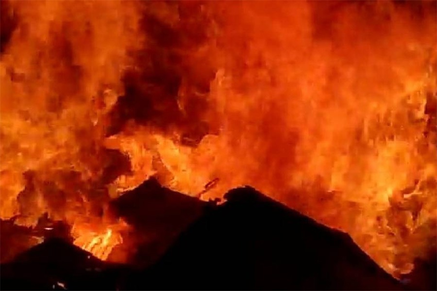 বানতলার চামড়া কারখানায় ভয়াবহ আগুন, গুরুতর আহত একাধিক শ্রমিক