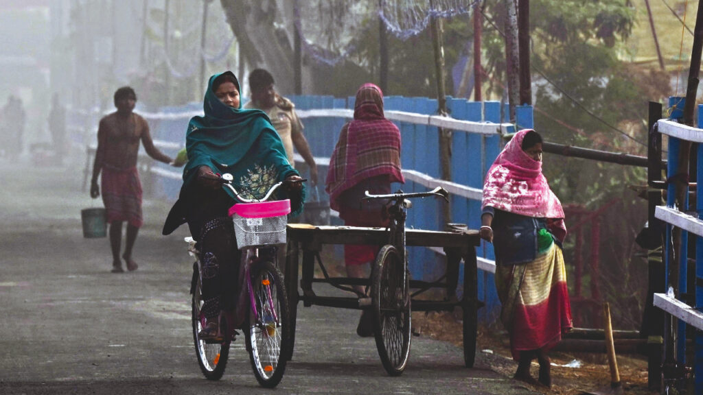 Weather Update : উষ্ণতার পারদ কমলেও এখনই পুরোপুরি কমছেনা বৃষ্টি