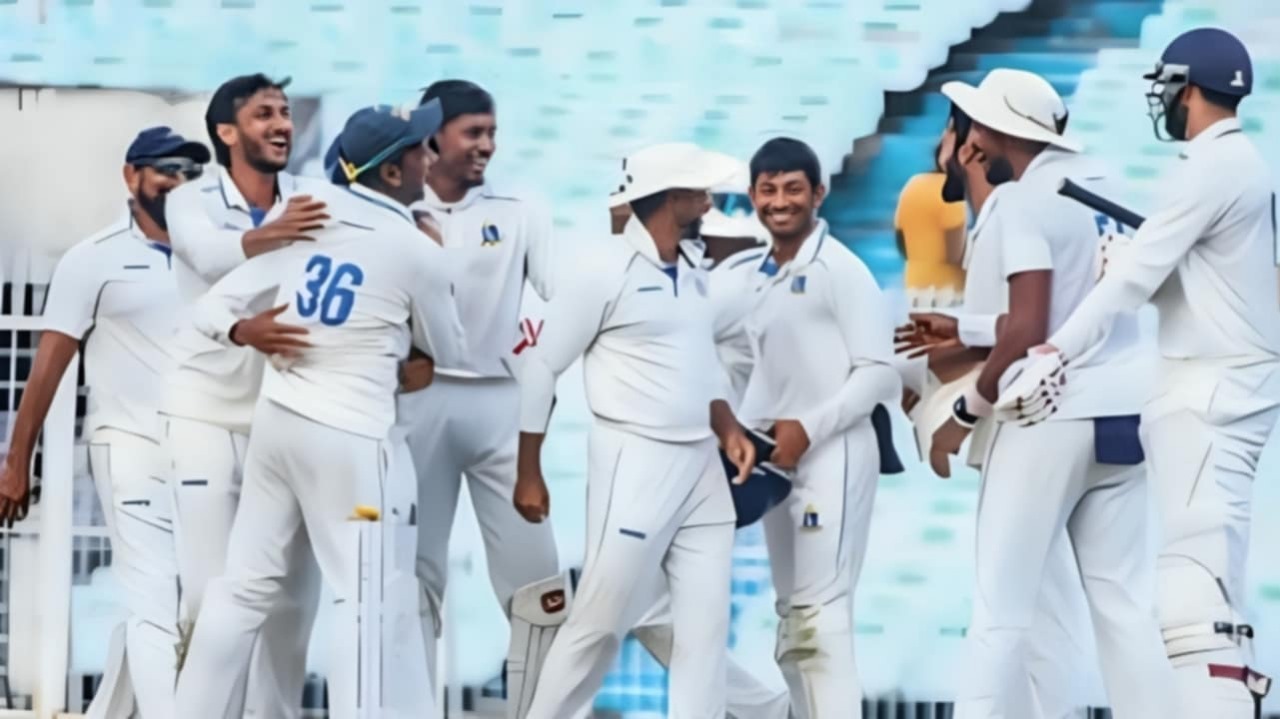 শাহবাজের বোলিং ঘূর্ণিতে বেলাইন রেল, অনুষ্টুপদের দাপটে গ্রুপ ‘ সি ‘-র শীর্ষে বাংলা