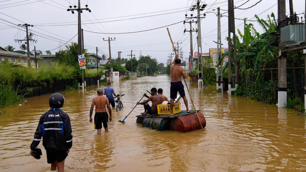 Cyclone Ditwah: দুর্যোগে লন্ডভন্ড শ্রীলঙ্কা! মৃত্যু অন্তত ১২৩ জনের, ত্রাণ পাঠাল ভারত