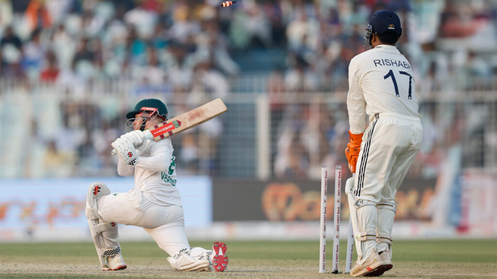 ইডেনের অনিশ্চিত বাউন্সে ব্যাটিং বিপর্যয়—হাফসেঞ্চুরি নেই, শুধুই উইকেটের পতন!