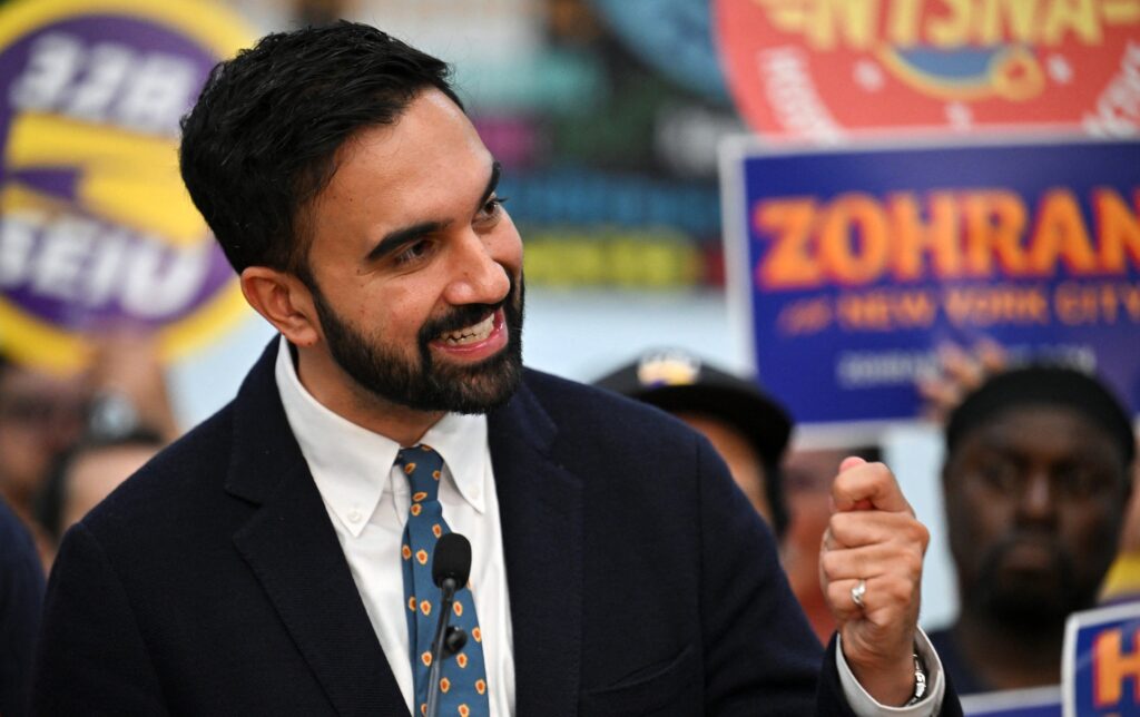 ট্রাম্পের হুঁশিয়ারি উপেক্ষা করে রেকর্ড ভোটে জয়! প্রথম ভারতীয় বংশোদ্ভূত মুসলমান মেয়র পেল নিউইয়র্ক