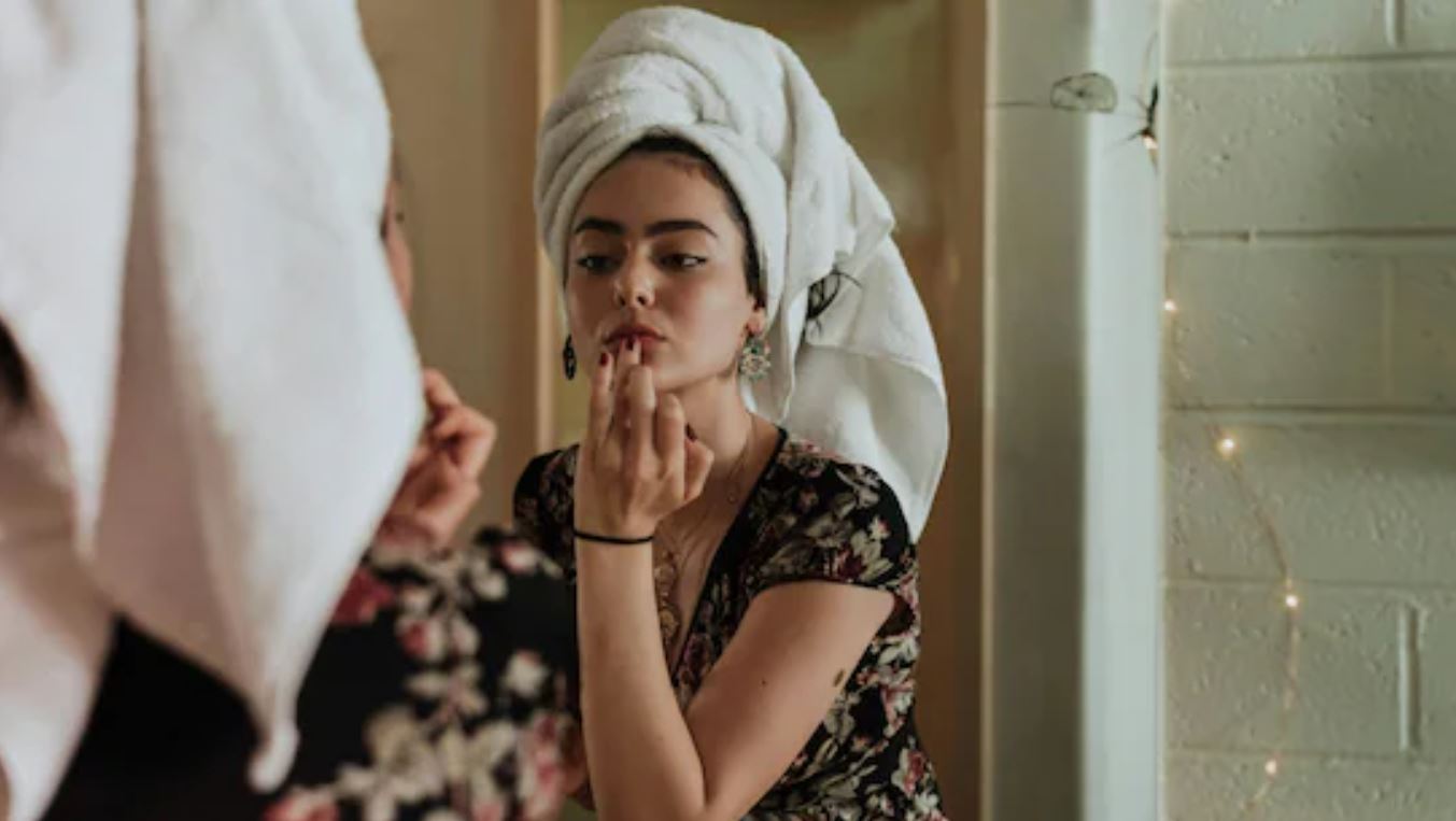 শীতে ত্বক ফেটে যাচ্ছে, কোন কোন লক্ষণ দেখলে বুঝবেন ভিটামিনের ঘাটতি আছে?