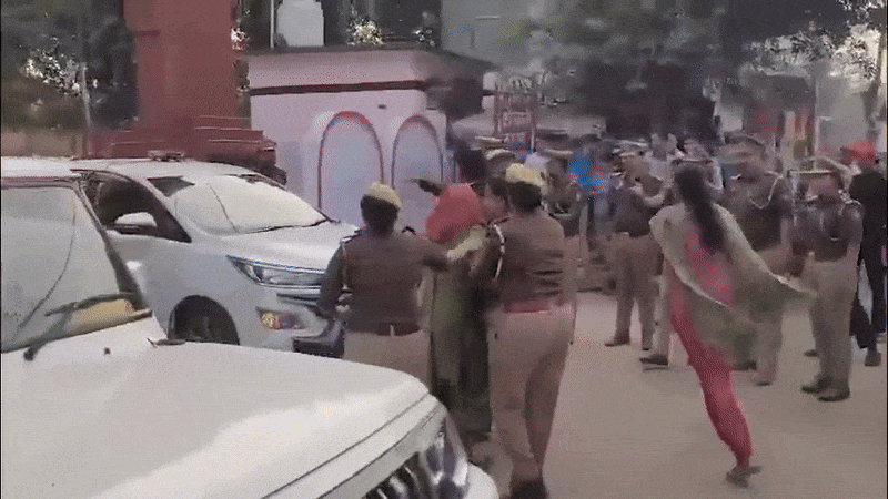 যোগী রাজ্যে অপহরণের পর ছ’জন মিলে ধর্ষণ, পুলিশি বাধা টপকে DIG-র কাছে সাহায্যের আকুতি নাবালিকার