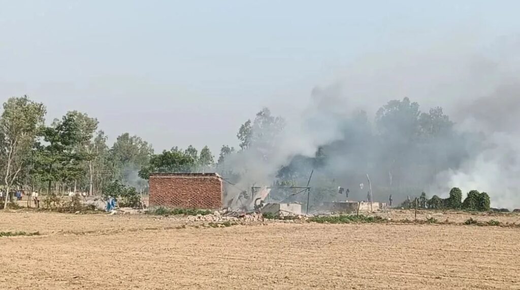 উত্তরপ্রদেশে বাজি কারখানায় ভয়াবহ বিস্ফোরণ, মৃত কমপক্ষে ২, আহত ৫