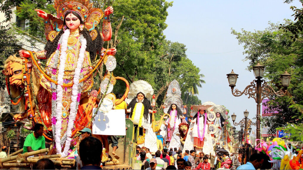 চন্দননগরে বিদ্যুৎ বন্ধের যুগ শেষ, লোডশেডিং মুক্ত জগদ্ধাত্রীর শোভাযাত্রা
