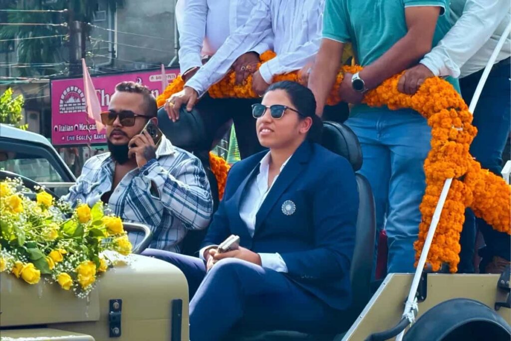 ‘বঙ্গকন্যা রিচার ঘরে ফেরা’— শিলিগুড়িতে বিশ্বজয়ীর জন্য উৎসবের আবহ